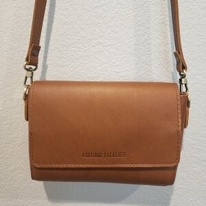 Portland Leather Goods, Metro Crossbody in Honey. EUC